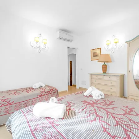 Lussuosa Dimora Vista Mare Con Piscina E A 300 Mt Villa *